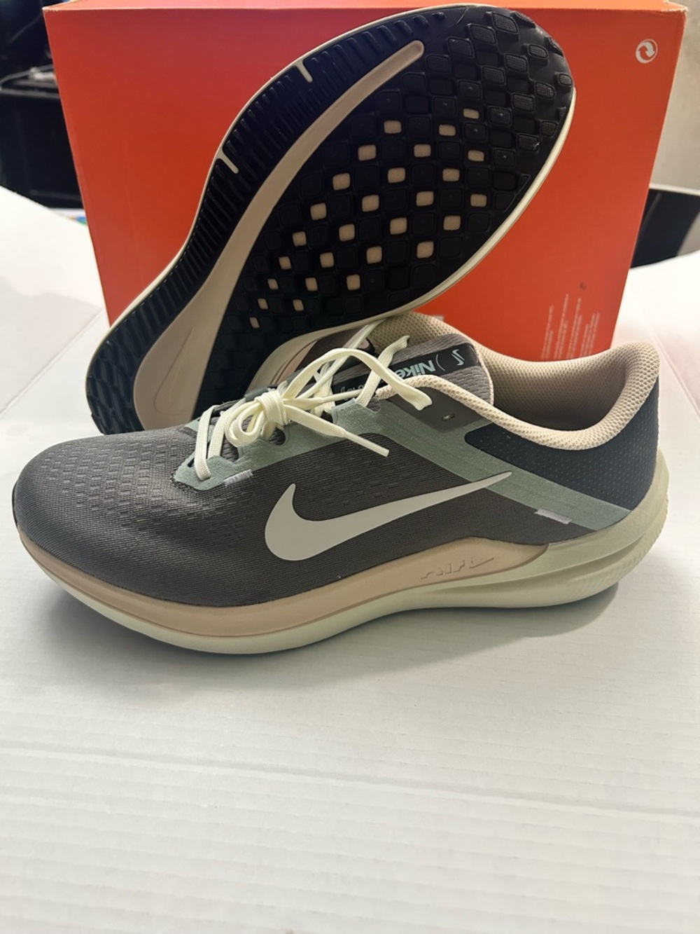 Nike Men’s Air Winflo 10 Lightweight Running Shoes